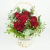 Cesta con rosas rojas